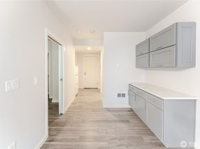 76 Cedar Street 303, Seattle WA 98121