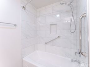 76 Cedar Street 303, Seattle WA 98121