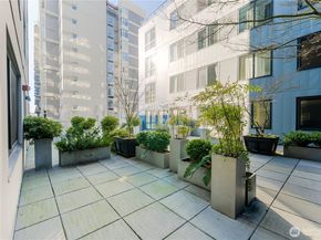 76 Cedar Street 303, Seattle WA 98121