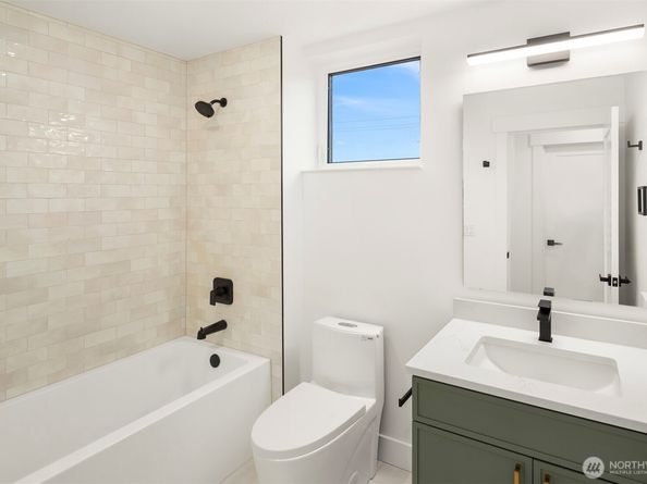 727 18th Avenue, Seattle WA 98122
