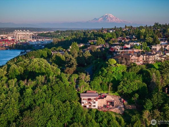 1019 California Lane SW, Seattle WA 98116