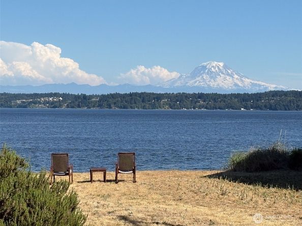 27523 SW Sandy Shores Drive, Vashon WA 98070