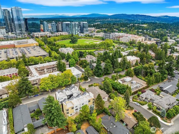 421 99th Avenue NE, Bellevue WA 98004