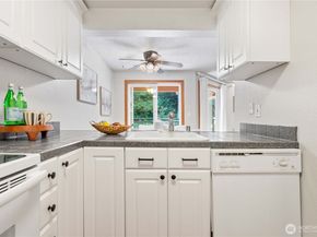 12616 NE 119th Street D7, Kirkland WA 98034