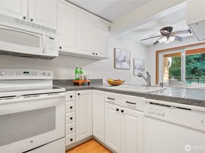 12616 NE 119th Street D7, Kirkland WA 98034
