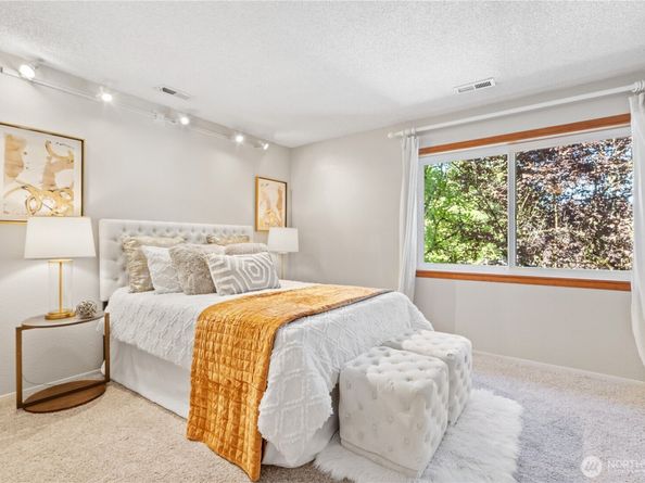12616 NE 119th Street D7, Kirkland WA 98034