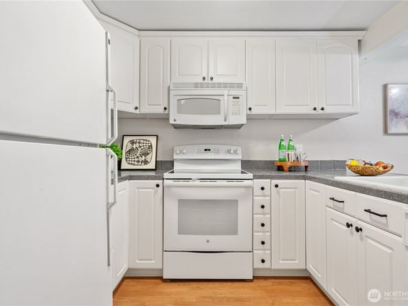 12616 NE 119th Street D7, Kirkland WA 98034