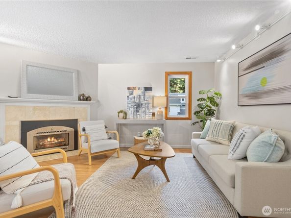 12616 NE 119th Street D7, Kirkland WA 98034