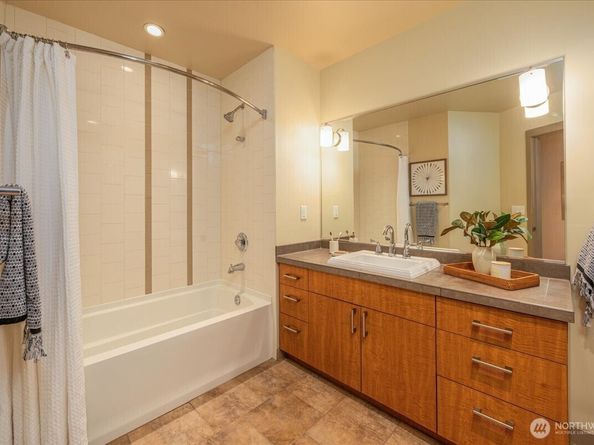 5615 24th Avenue NW 32, Seattle WA 98107