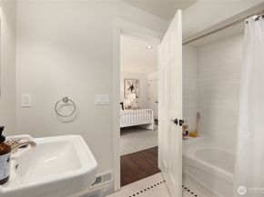 3221 E Morley Way, Seattle WA 98112