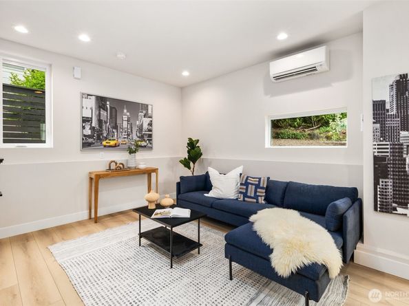 9692 51st Avenue S, Seattle WA 98118