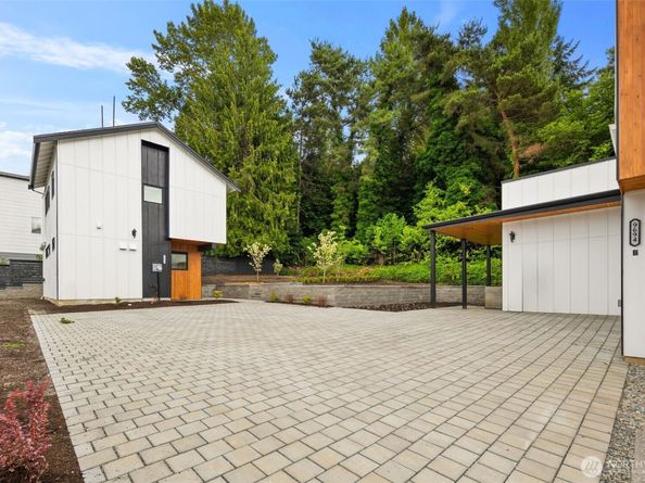 9692 51st Avenue S, Seattle WA 98118