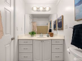 2501 Canterbury Lane 119, Seattle WA 98112