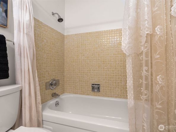 2501 Canterbury Lane 119, Seattle WA 98112