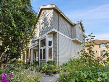 442 Tacoma Place NE