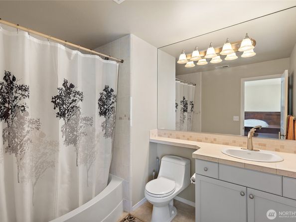 442 Tacoma Place NE, Renton WA 98056
