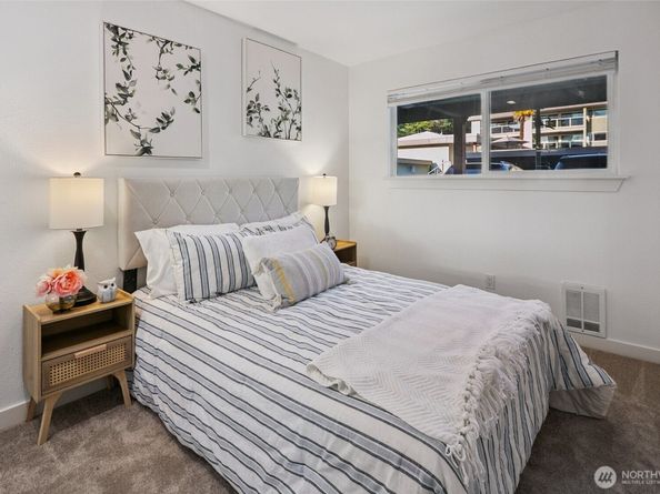 701 122nd Avenue NE 207, Bellevue WA 98005