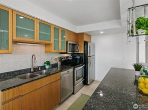 701 122nd Avenue NE 207, Bellevue WA 98005