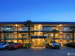 701 122nd Avenue NE 207, Bellevue WA 98005