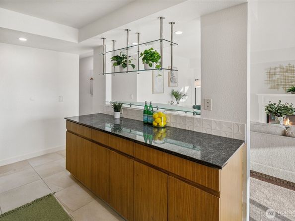 701 122nd Avenue NE 207, Bellevue WA 98005