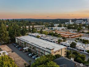 701 122nd Avenue NE 207, Bellevue WA 98005