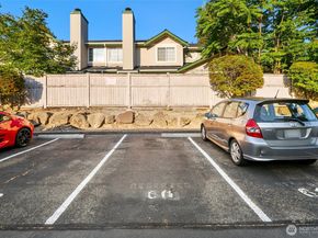 701 122nd Avenue NE 207, Bellevue WA 98005