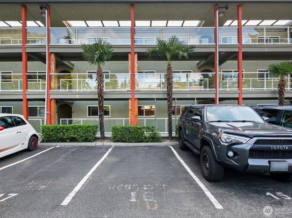 701 122nd Avenue NE 207, Bellevue WA 98005