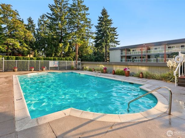 701 122nd Avenue NE 207, Bellevue WA 98005