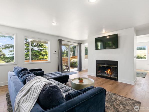 600 SW Cloverdale Street, Seattle WA 98106