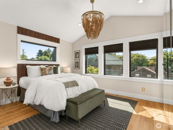 2419 7th Avenue W, Seattle WA 98119