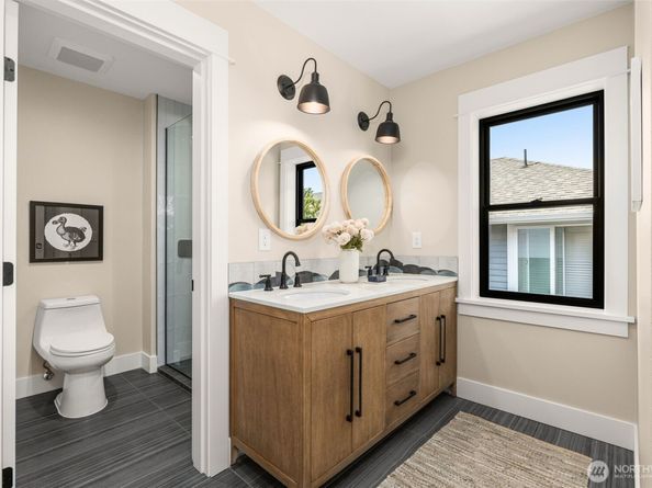 2419 7th Avenue W, Seattle WA 98119