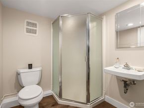 2419 7th Avenue W, Seattle WA 98119