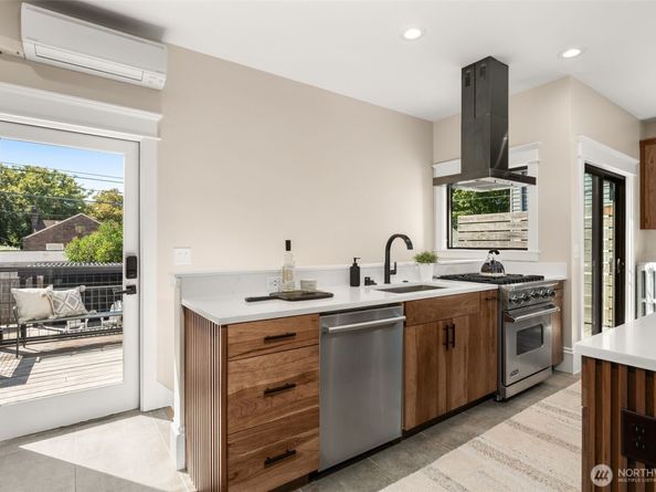 2419 7th Avenue W, Seattle WA 98119