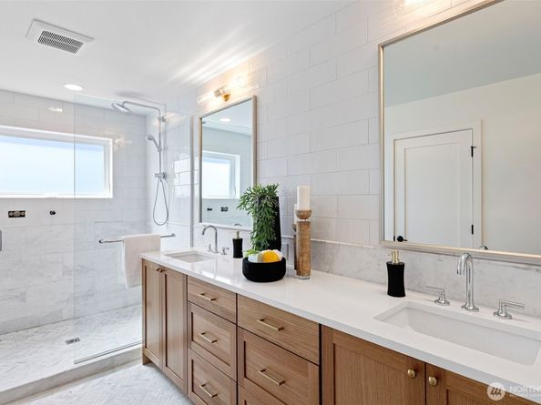 3812 31st Avenue W, Seattle WA 98199