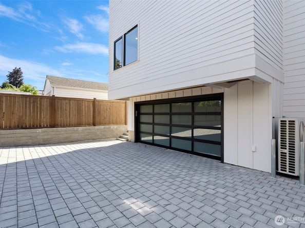 3812 31st Avenue W, Seattle WA 98199
