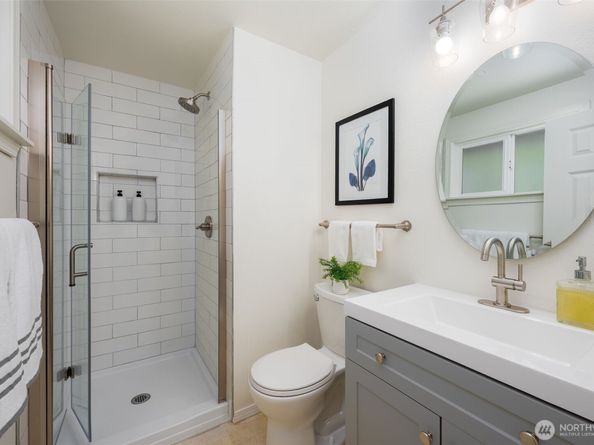 10909 156th Place NE, Redmond WA 98052