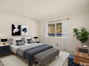 3919 Latona Avenue NE 402, Seattle WA 98105