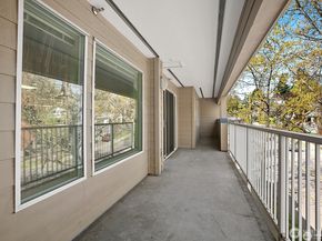 3919 Latona Avenue NE 402, Seattle WA 98105