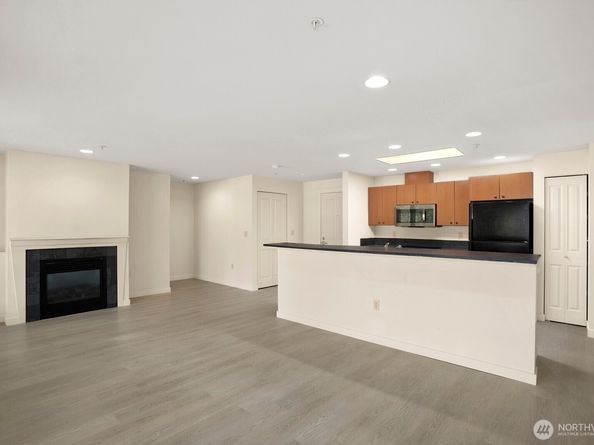 3919 Latona Avenue NE 402, Seattle WA 98105