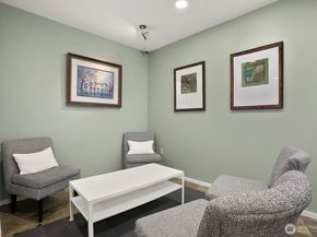 3919 Latona Avenue NE 402, Seattle WA 98105