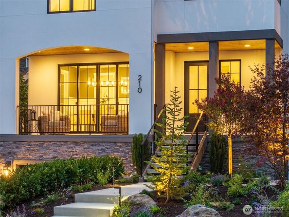 210 35th Avenue E, Seattle WA 98112