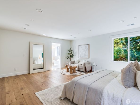 10661 Forbes Creek Drive, Kirkland WA 98033