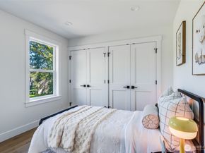 10661 Forbes Creek Drive, Kirkland WA 98033