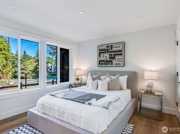 10661 Forbes Creek Drive, Kirkland WA 98033