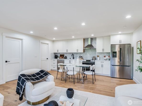 10661 Forbes Creek Drive, Kirkland WA 98033