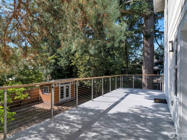 2561 NE 85th Street, Seattle WA 98115