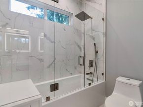 2561 NE 85th Street, Seattle WA 98115