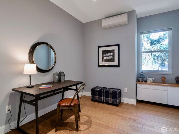 2561 NE 85th Street, Seattle WA 98115