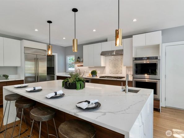 2561 NE 85th Street, Seattle WA 98115