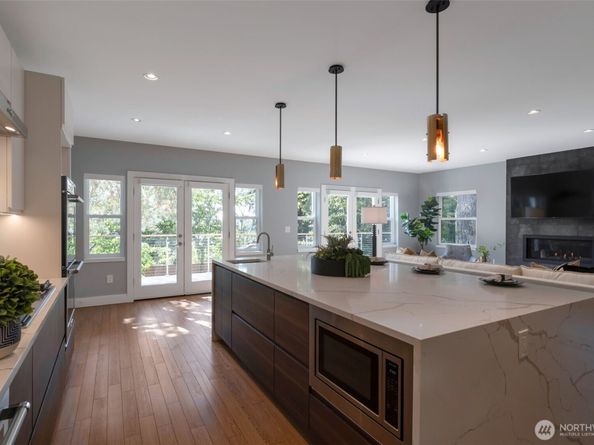 2561 NE 85th Street, Seattle WA 98115